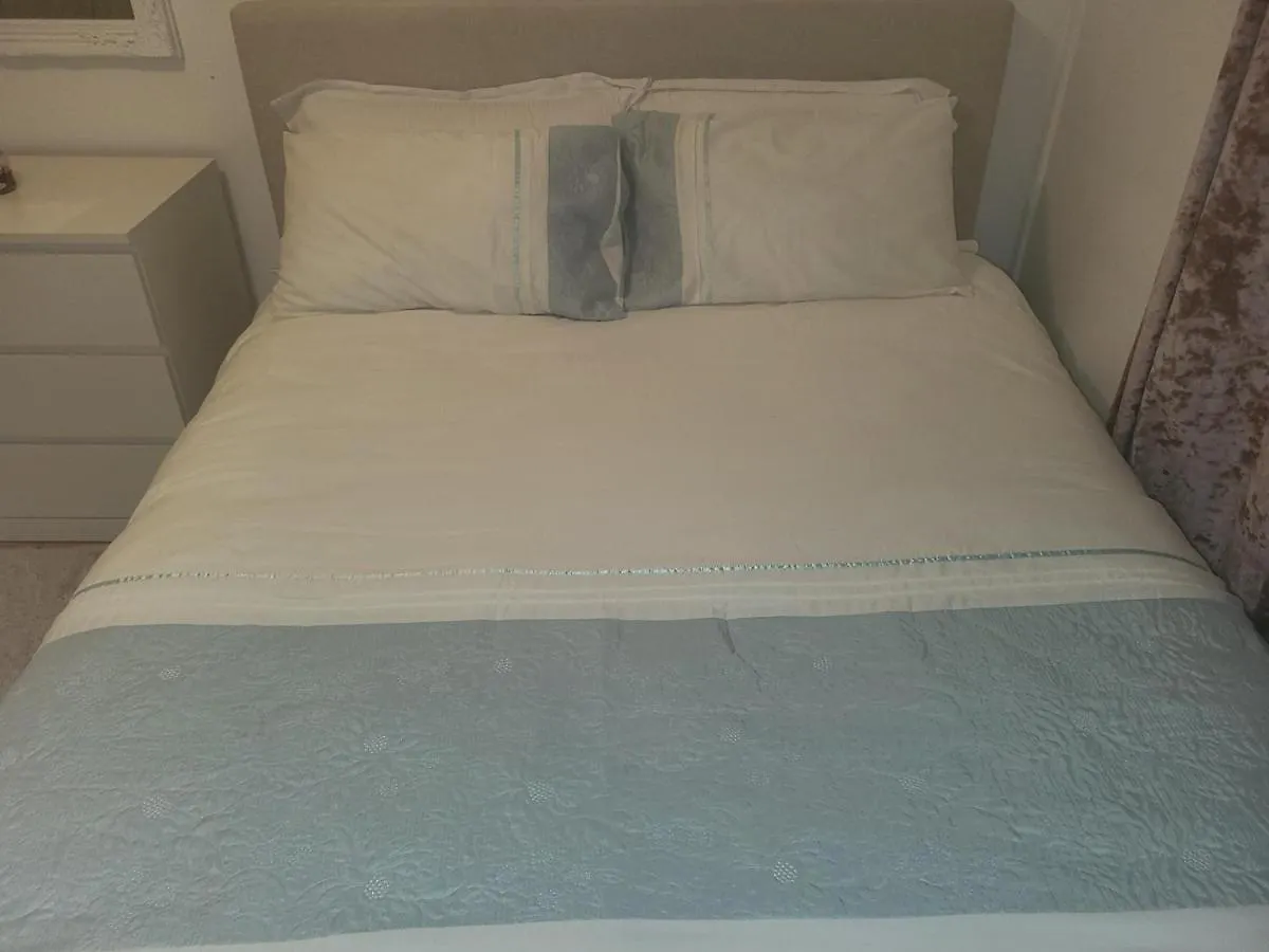 Two Bed Ground Floor Apartment - Bermondsey London United Kingdom