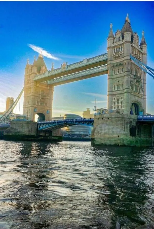 Two Bed Ground Floor Apartment - Bermondsey London 0*,  United Kingdom