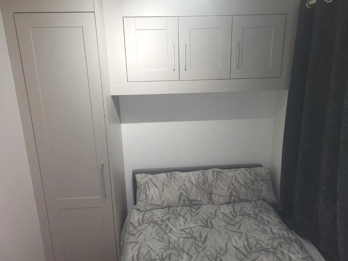 Two Bed Ground Floor Apartment - Bermondsey London