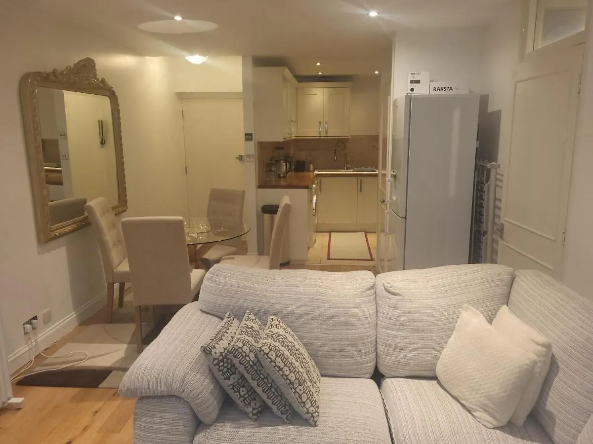 Two Bed Ground Floor Apartment - Bermondsey London 0*,